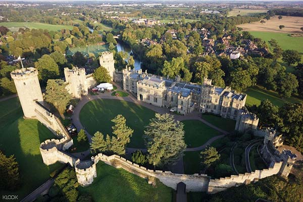 Lâu đài Warwick với nghìn năm lịch sử là điểm đến lý tưởng nếu bạn muốn tìm hiểu về kiến trúc lâu đài cổ