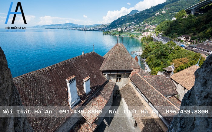 View hồ Geneva nhìn từ lâu đài Chillon